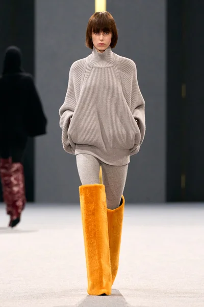 Look 8
